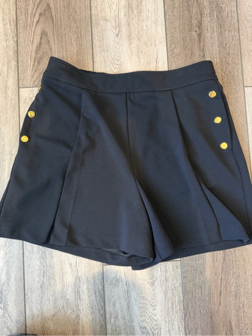 Ellen Tracy- Black High-Waist Classic Pleated Preppy Shorts with Gold Buttons